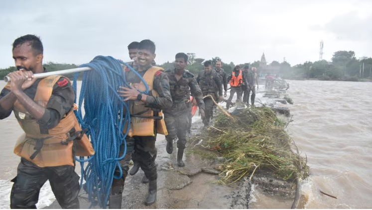 Heavy Rains Cyclone Threat: Gujarat Faces Major Flooding