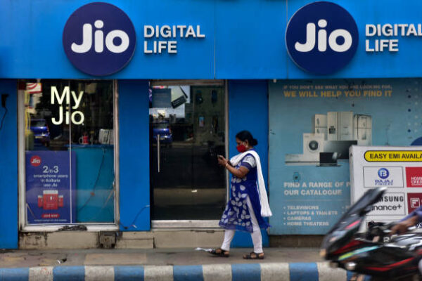 Reliance Jio Services Down Across the Country: Mobile Internet and Calls Not Working