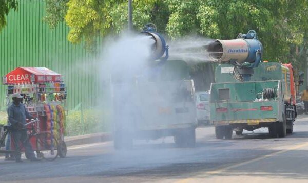 Delhi's toxic air is back; AQI Hits 'Very Poor' Residents Struggle to Breathe